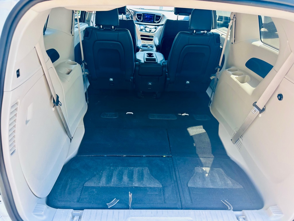 Photo 10 of this CHRYSLER PACIFICA