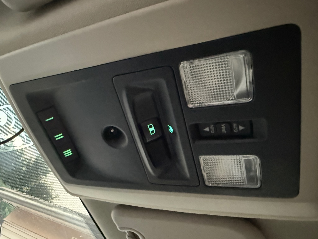 Photo 12 of this DODGE RAM 1500