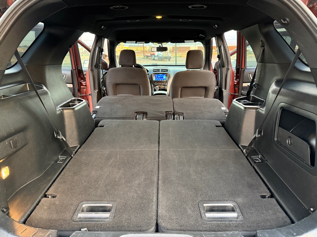 Photo 14 of this FORD EXPLORER