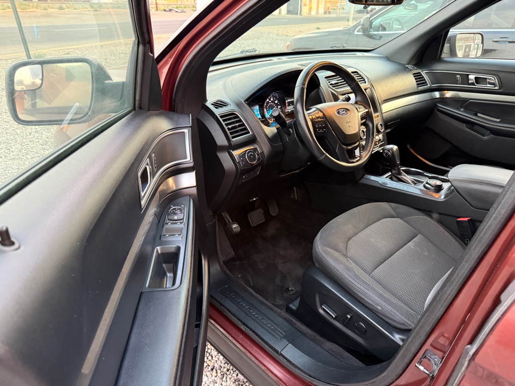 Photo 9 of this FORD EXPLORER