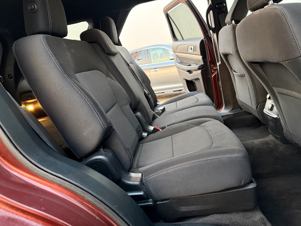 Photo 12 of this FORD EXPLORER