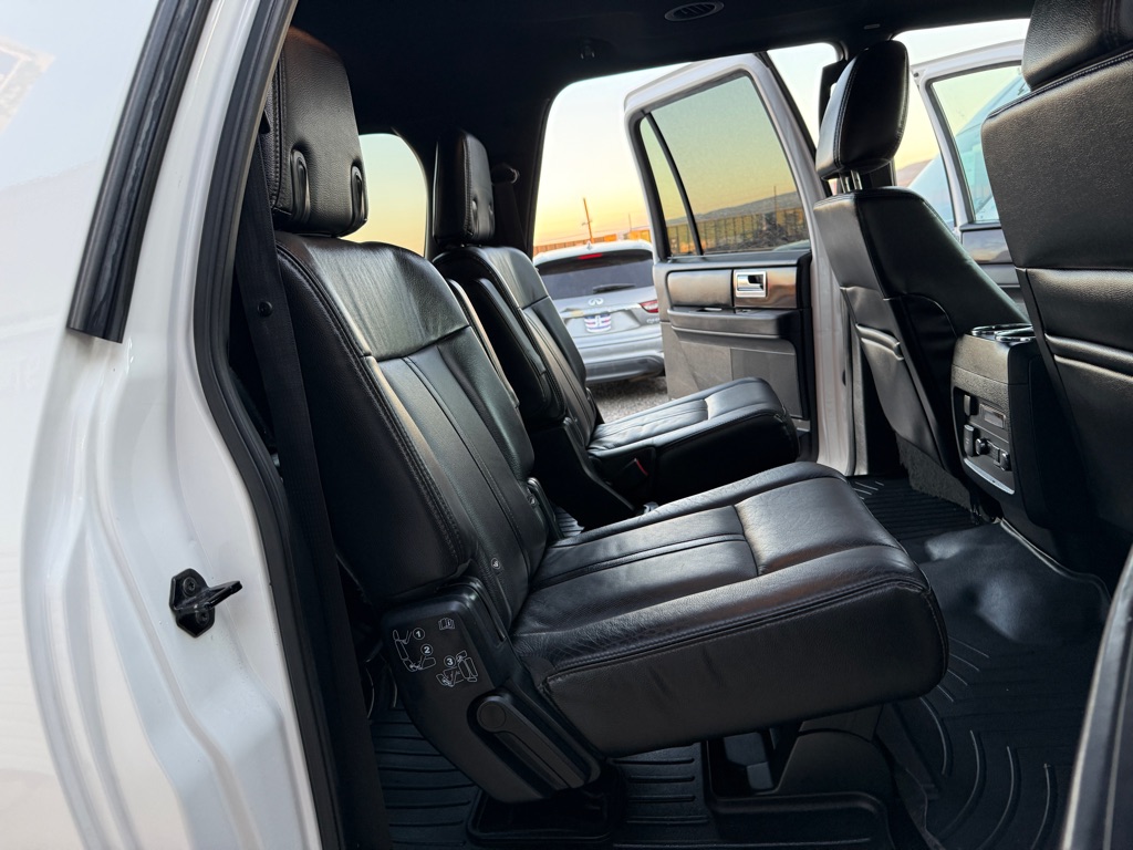 Photo 10 of this LINCOLN NAVIGATOR