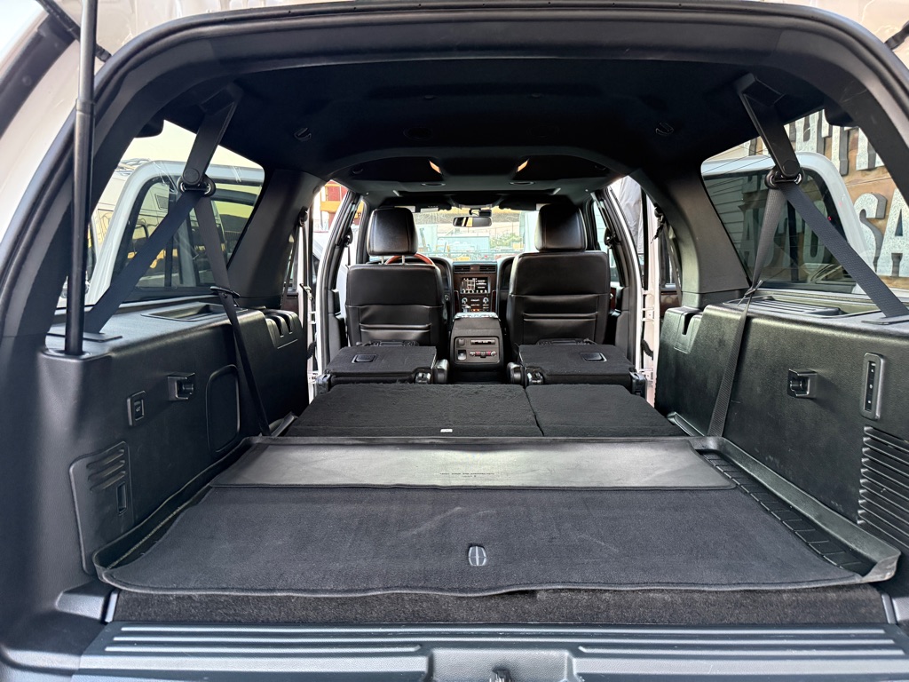 Photo 15 of this LINCOLN NAVIGATOR