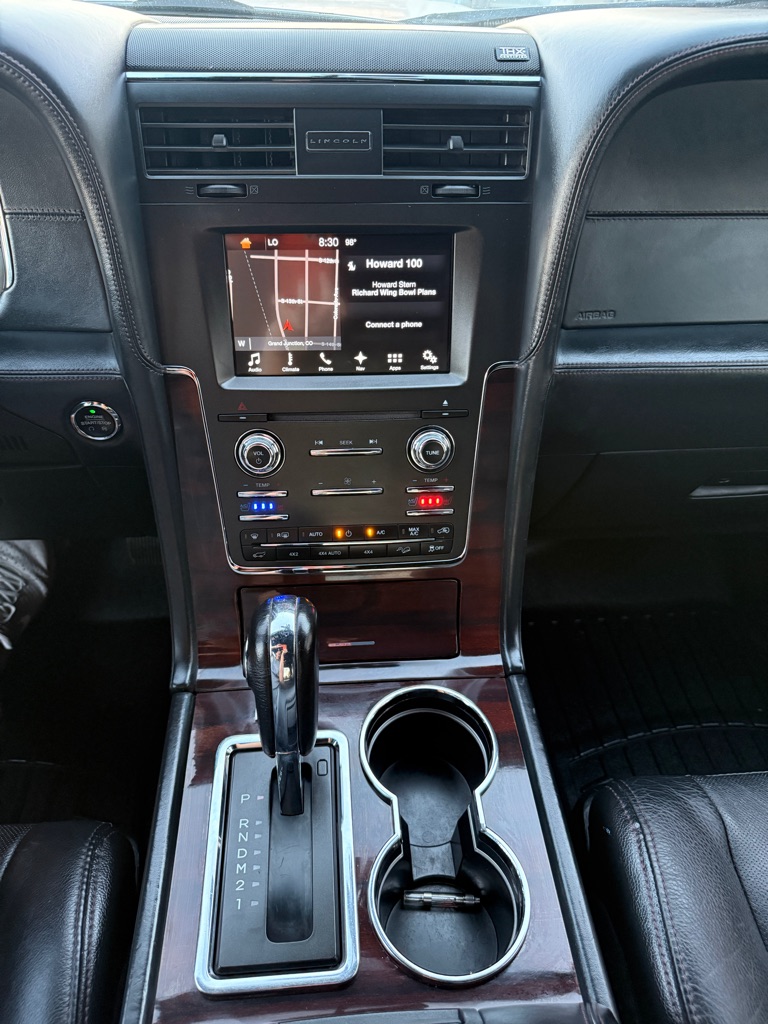 Photo 22 of this LINCOLN NAVIGATOR