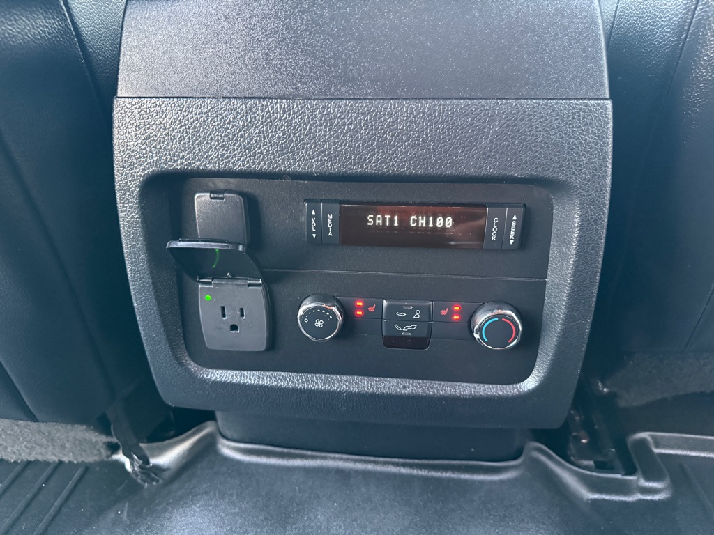 Photo 11 of this LINCOLN NAVIGATOR