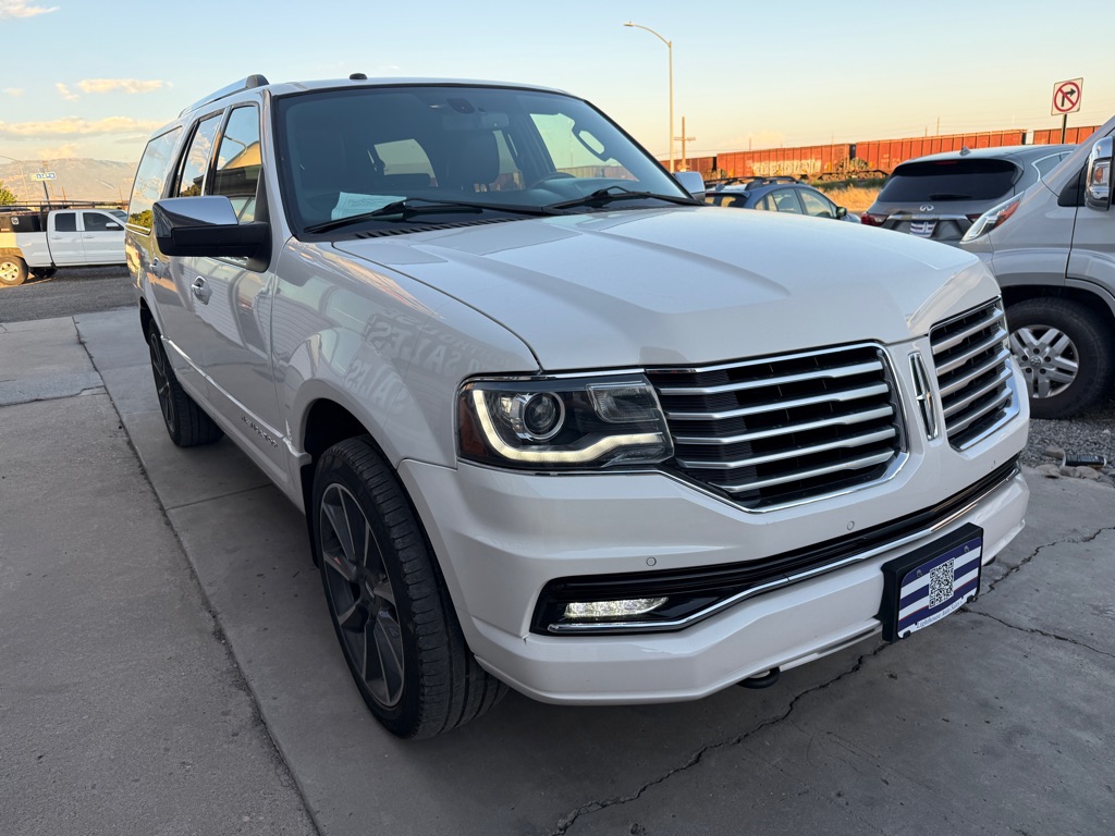 Photo 6 of this LINCOLN NAVIGATOR