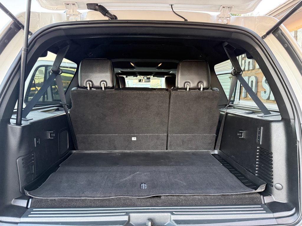 Photo 8 of this LINCOLN NAVIGATOR
