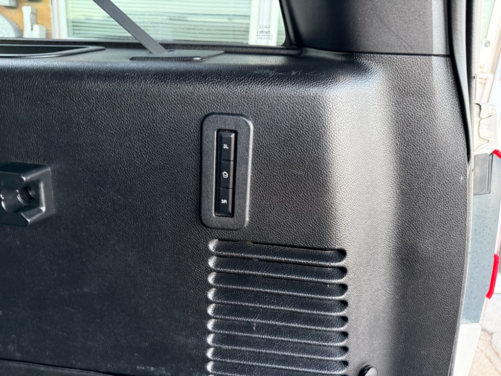 Photo 9 of this LINCOLN NAVIGATOR
