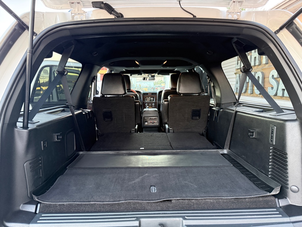 Photo 14 of this LINCOLN NAVIGATOR