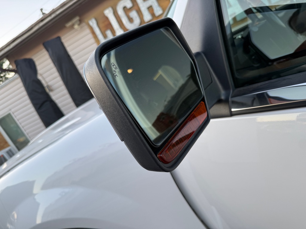 Photo 20 of this LINCOLN NAVIGATOR