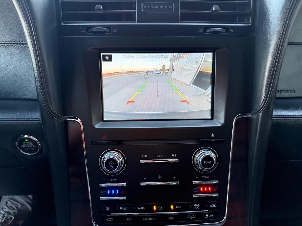 Photo 23 of this LINCOLN NAVIGATOR