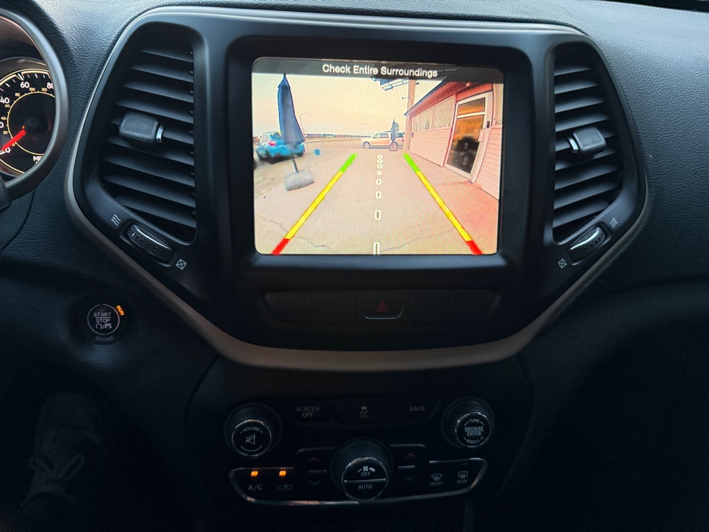 Photo 13 of this JEEP CHEROKEE