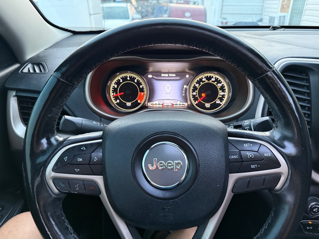 Photo 11 of this JEEP CHEROKEE