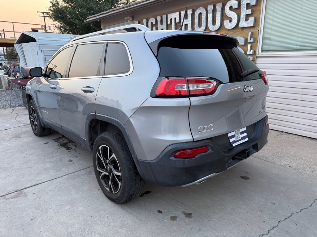 Photo 2 of this JEEP CHEROKEE