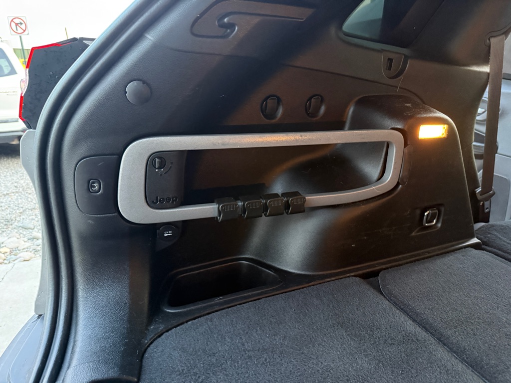 Photo 9 of this JEEP CHEROKEE