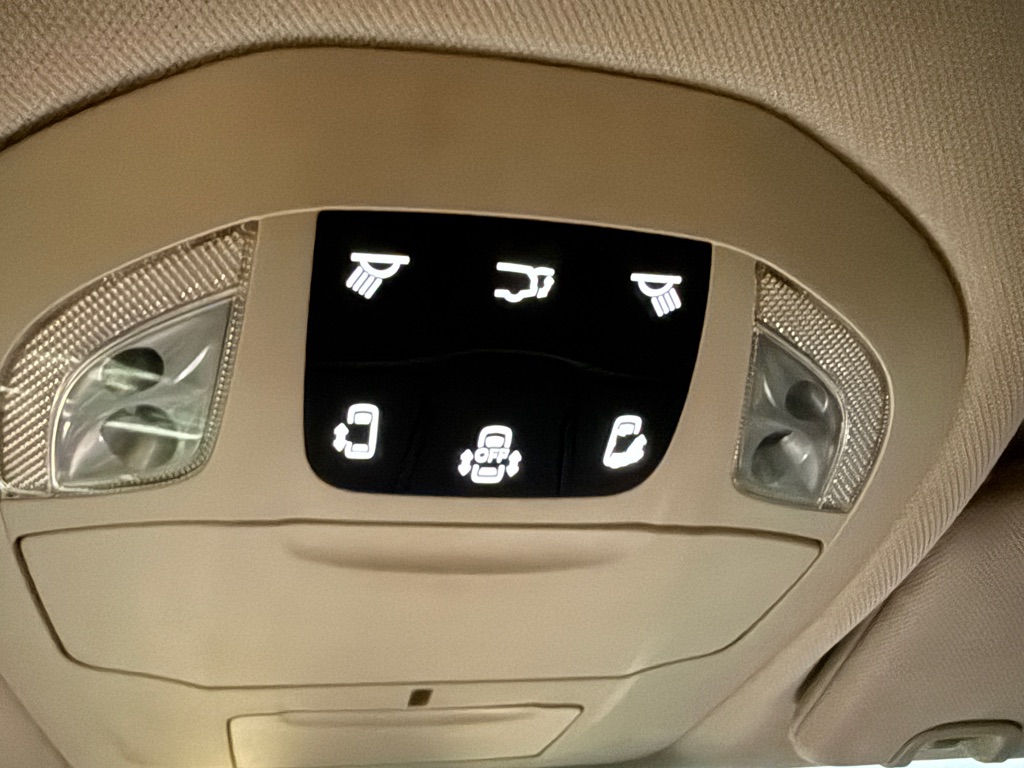 Photo 16 of this CHRYSLER VOYAGER