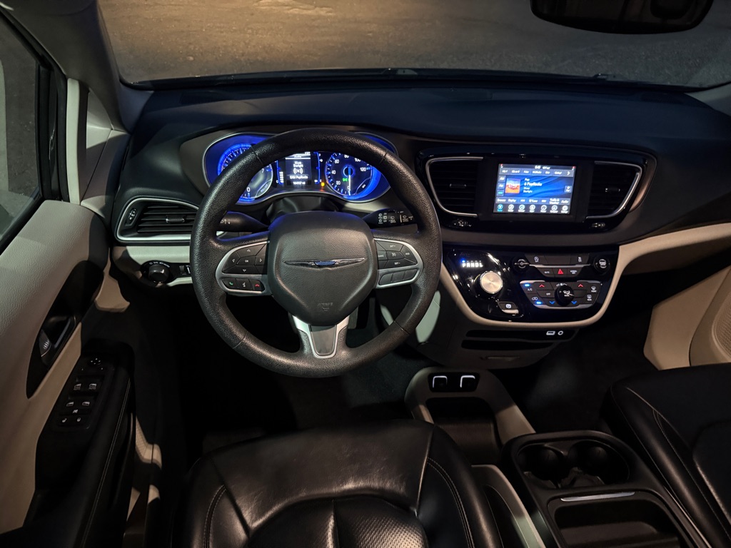 Photo 9 of this CHRYSLER VOYAGER
