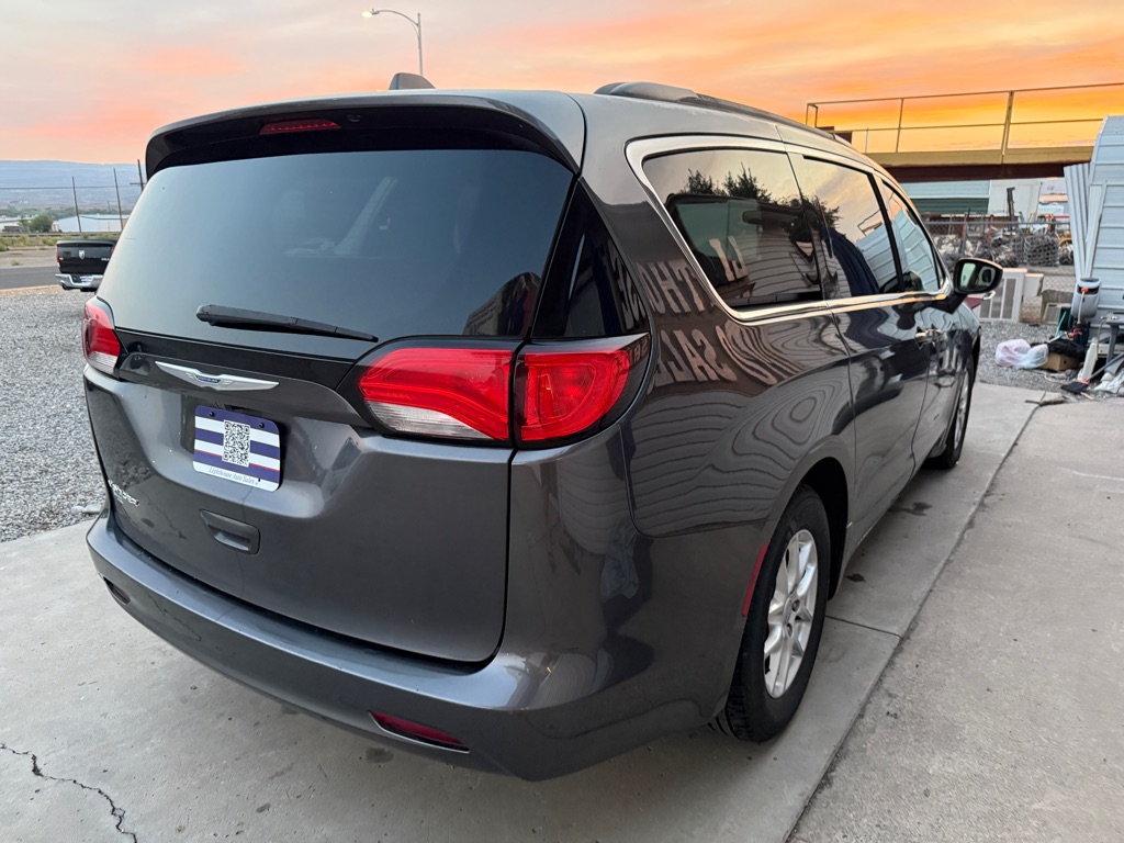 Photo 20 of this CHRYSLER VOYAGER