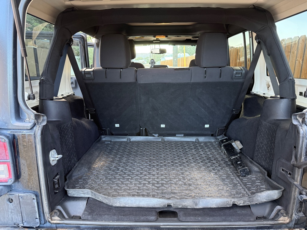 Photo 9 of this JEEP WRANGLER UNLIMI