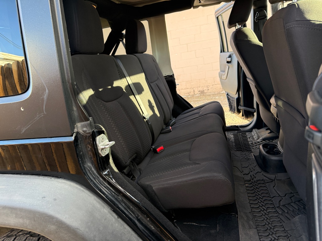 Photo 11 of this JEEP WRANGLER UNLIMI