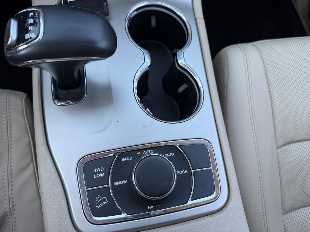 Photo 17 of this JEEP GRAND CHEROKEE