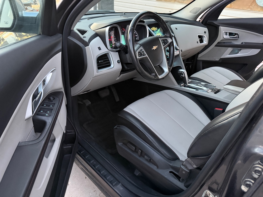Photo 8 of this CHEVROLET EQUINOX