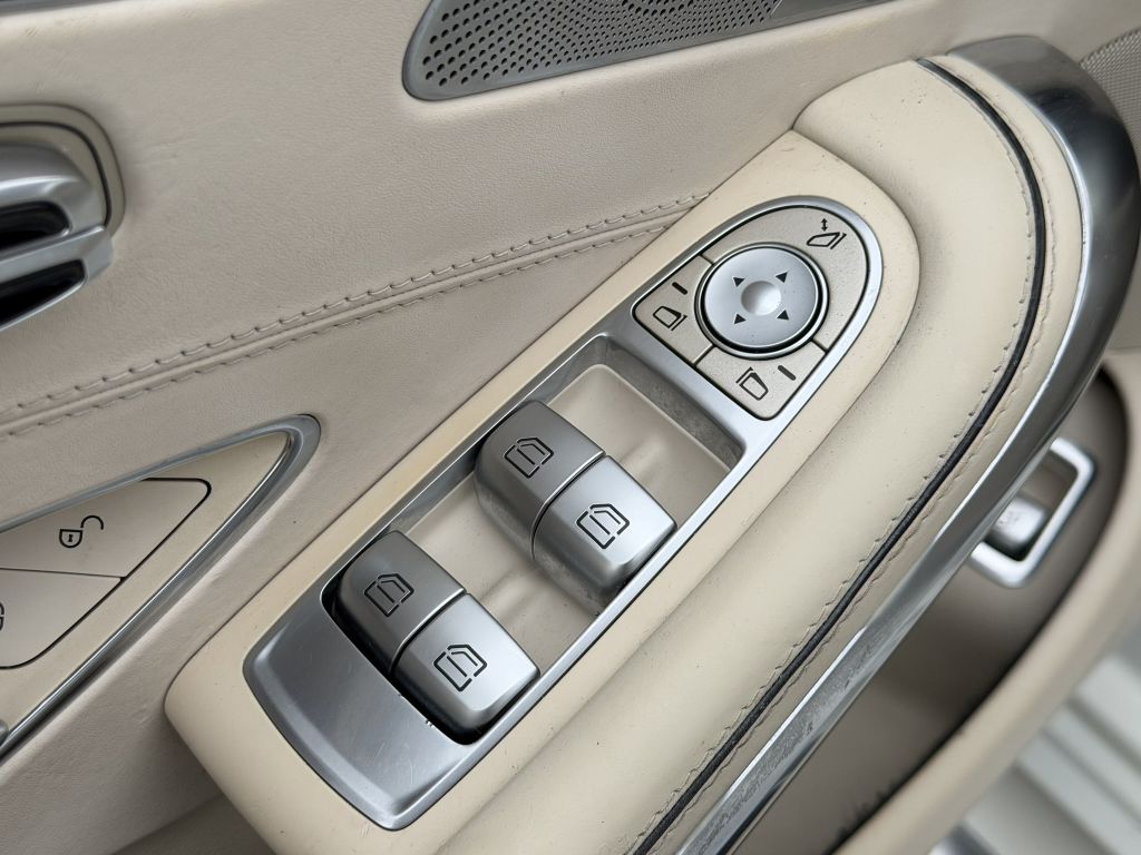 Photo 35 of this MERCEDES-BENZ S-CLASS