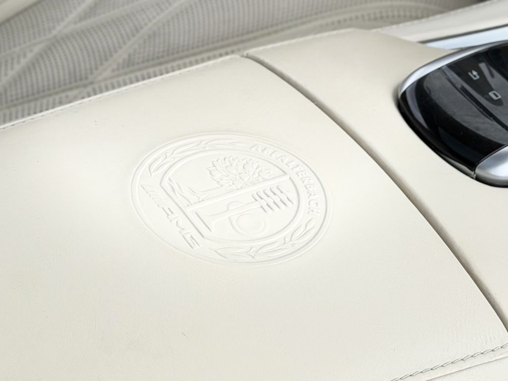 Photo 36 of this MERCEDES-BENZ S-CLASS
