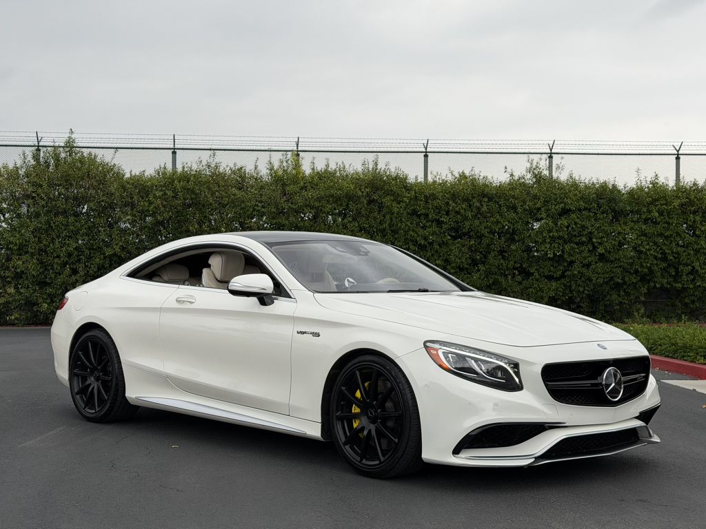Photo 3 of this MERCEDES-BENZ S-CLASS