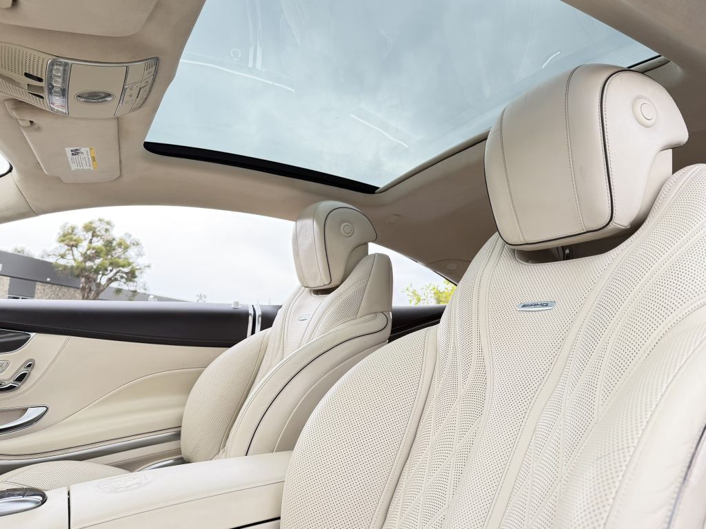 Photo 37 of this MERCEDES-BENZ S-CLASS