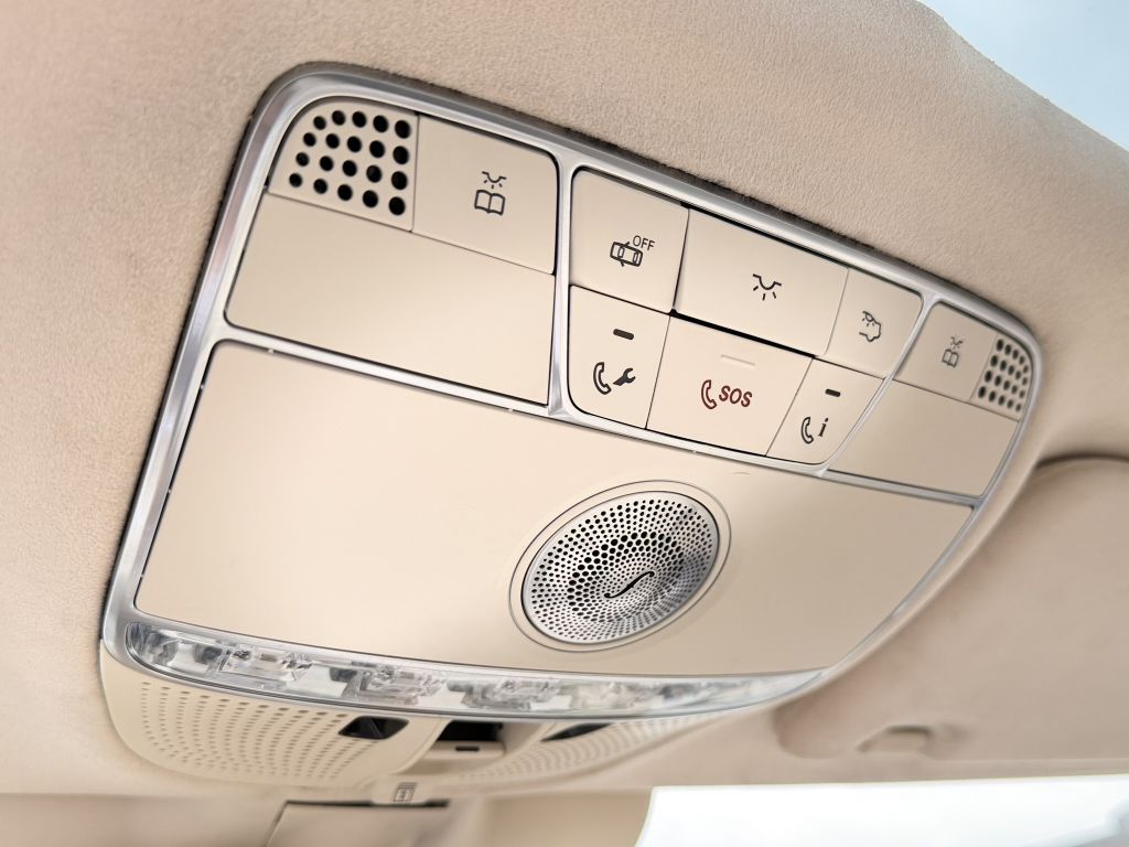 Photo 21 of this MERCEDES-BENZ S-CLASS