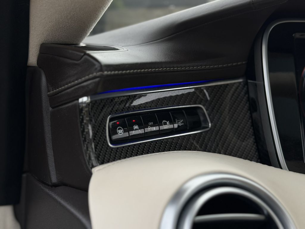 Photo 24 of this MERCEDES-BENZ S-CLASS