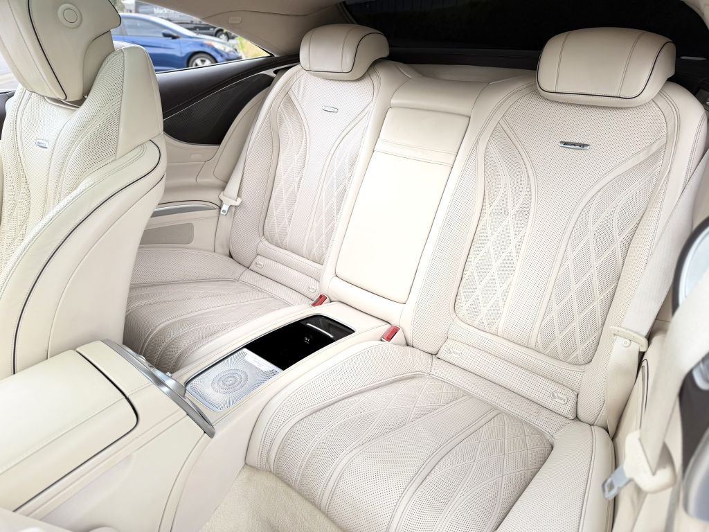 Photo 19 of this MERCEDES-BENZ S-CLASS