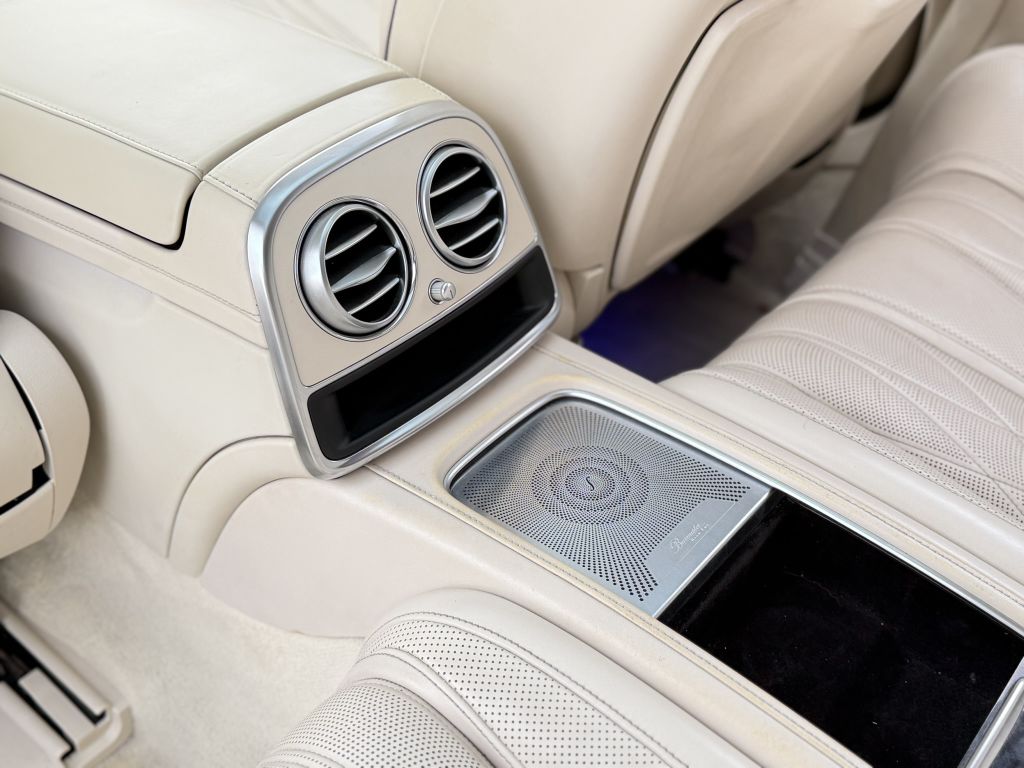 Photo 25 of this MERCEDES-BENZ S-CLASS