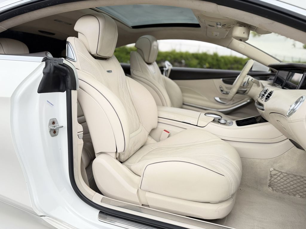 Photo 26 of this MERCEDES-BENZ S-CLASS
