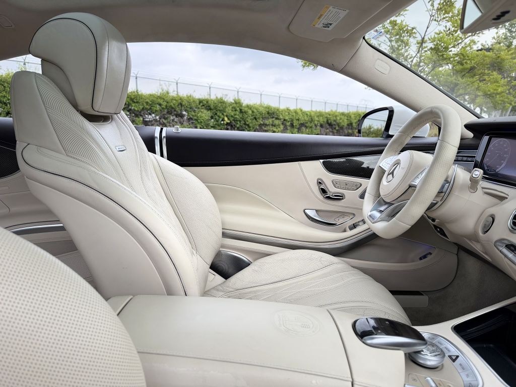Photo 28 of this MERCEDES-BENZ S-CLASS