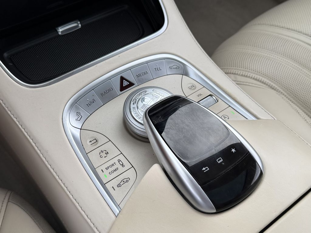 Photo 30 of this MERCEDES-BENZ S-CLASS