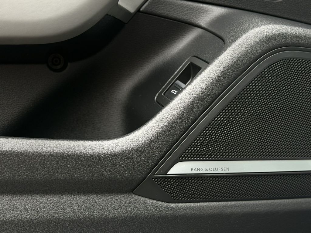Photo 9 of this AUDI S6
