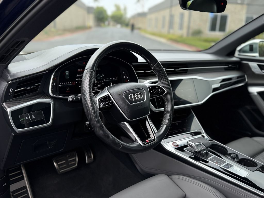 Photo 10 of this AUDI S6