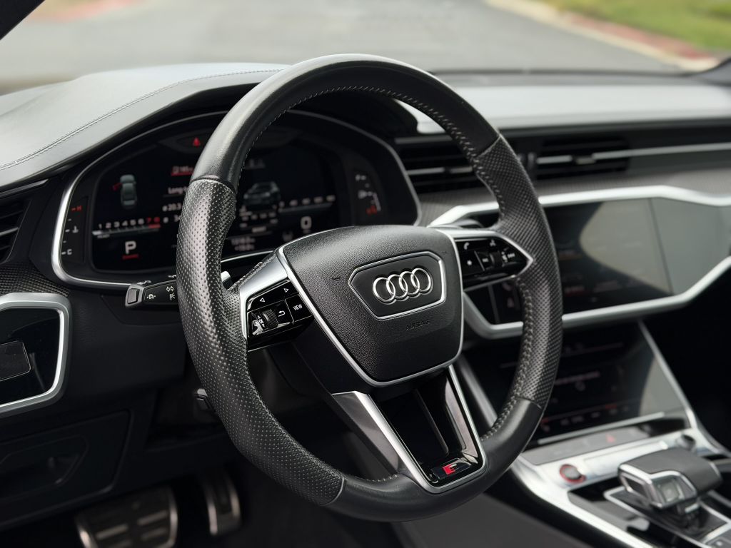 Photo 12 of this AUDI S6