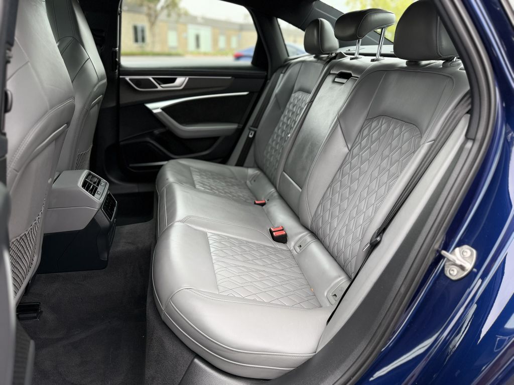 Photo 16 of this AUDI S6