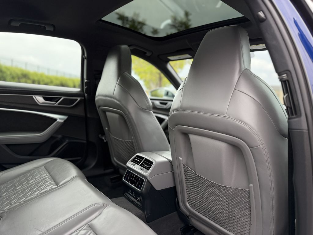 Photo 17 of this AUDI S6