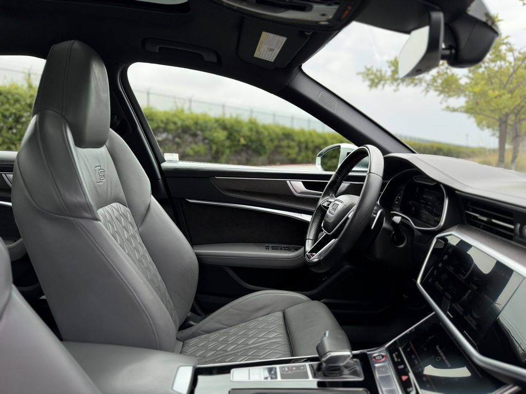 Photo 26 of this AUDI S6