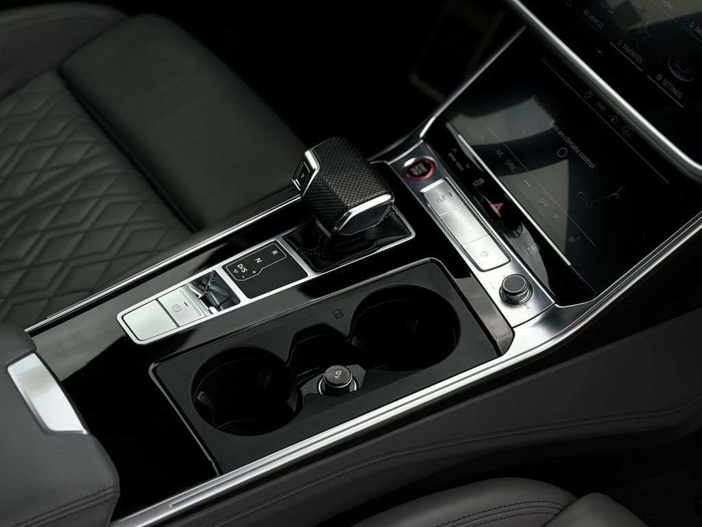 Photo 27 of this AUDI S6