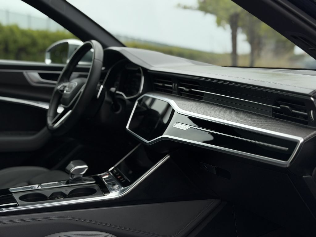 Photo 28 of this AUDI S6