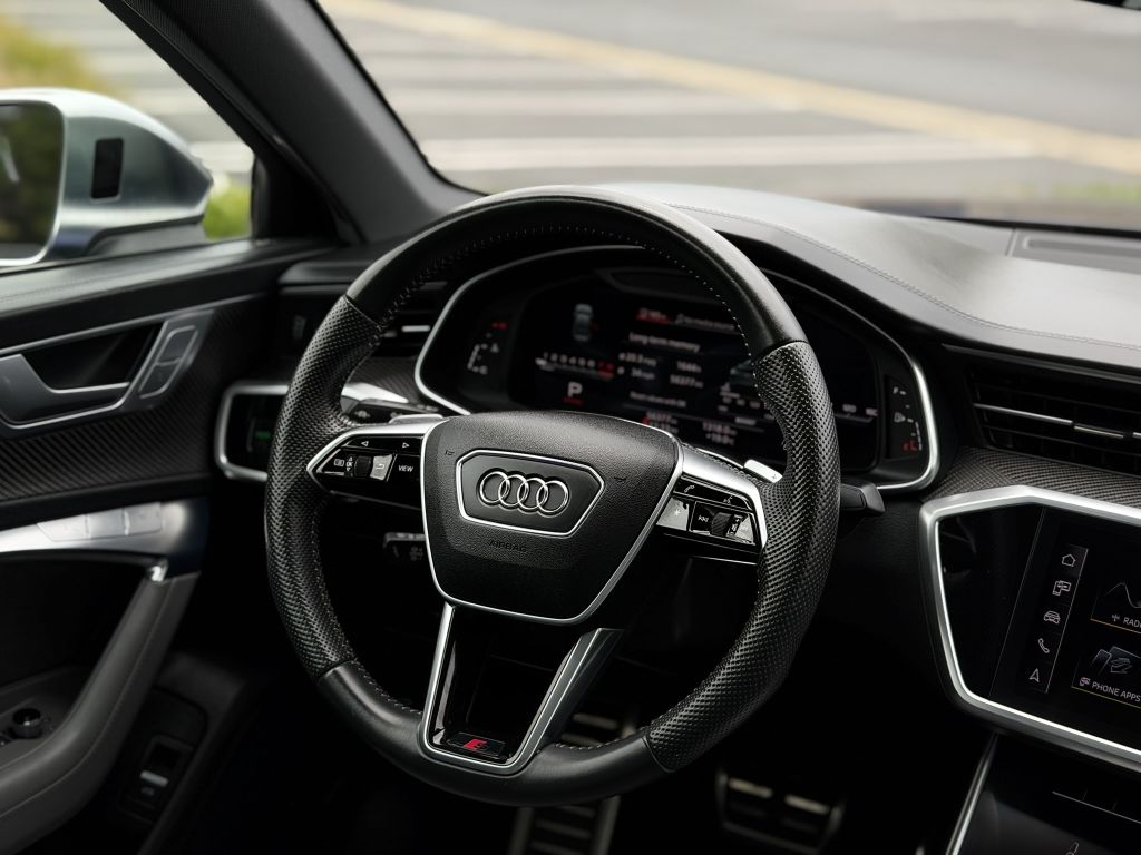 Photo 30 of this AUDI S6