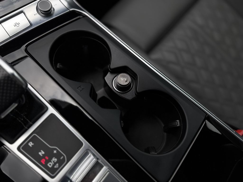 Photo 35 of this AUDI S6