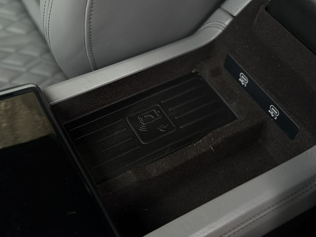 Photo 38 of this AUDI S6