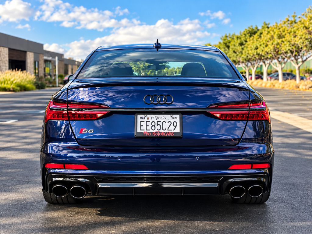 Photo 5 of this AUDI S6