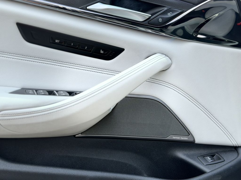 Photo 13 of this BMW M5